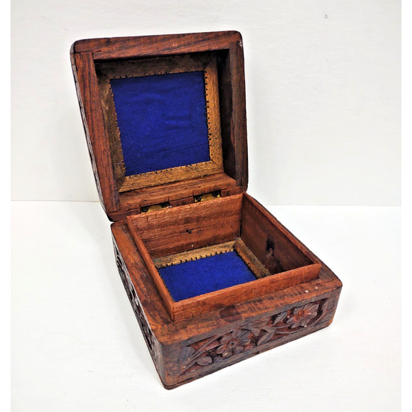 Vintage Handmade Carved Wooden Tobacco Jewelry Keepsake Box With Brass Hinges - Picture 2 of 9